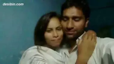 Lahore Couple Hot Smooching