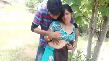 New outdoor sex MMS – Hot bhabhi with her lover