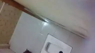 Indian milf peeing with sound 