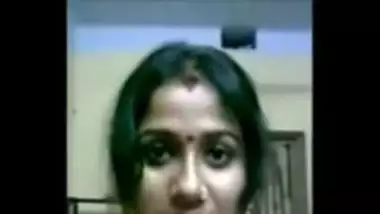 Cute and Hot Bengali bhabhi showing her big boobs