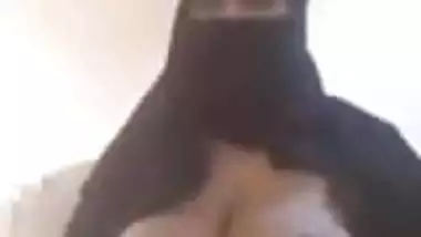 Naughty Muslim Woman Huge Boobs showing