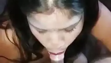 desi indian girl sucks cock