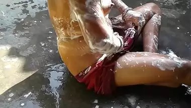 Sexy Bhabhi Bath