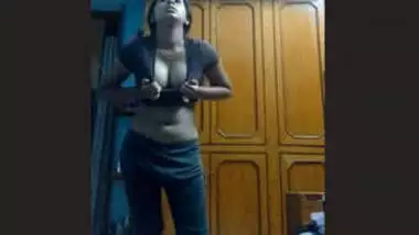 Sexy Desi Girl Showing Boobs