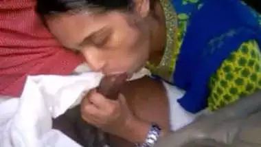Horny bhabhi mouth fucking by lover big dick