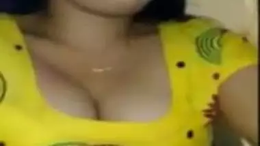 Marwadi Bhabhi sex video shot by her cuckold hubby