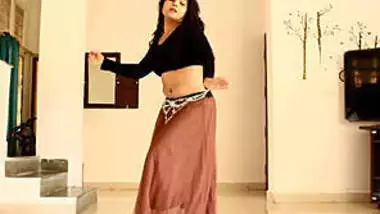 Pratibha Chakrawarti hot navel dance