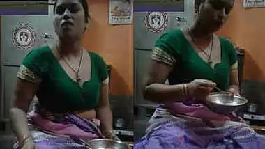 Aunty Boobs in Saree.