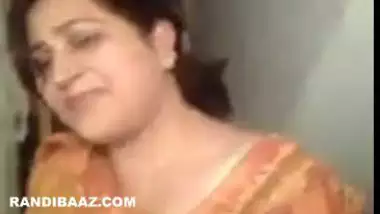 Sexy bhabhi satisfies a few young and horny young boys