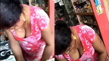 Desi bhabhi mega cleavage show