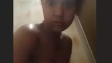 Horny Girl Bath Video