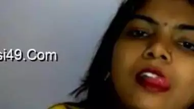 Hot to trot Desi wife with nose piercing has fun in the porn video