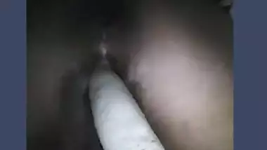 Desi bhbai fucking dildo