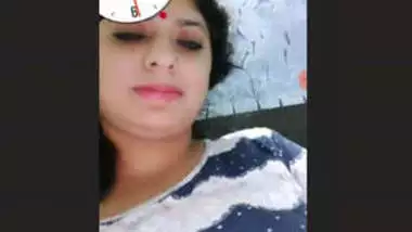 Hot Desi bhabhi masturbating