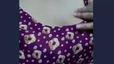 Desi girl show her big boob selfie video