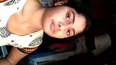 Teen Desi slut strips down and fondles her XXX pussy for sex fans