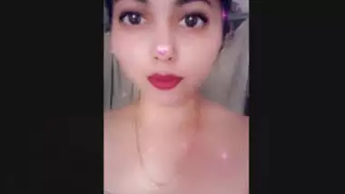 Beautiful Indian Girl Updates 2 More Clips Part 1