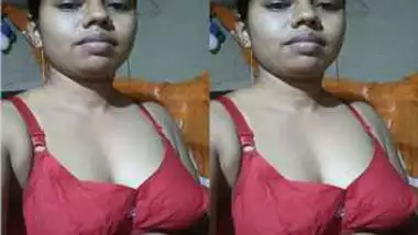 Desi girl puts on earphones to hear guy's porn requests better