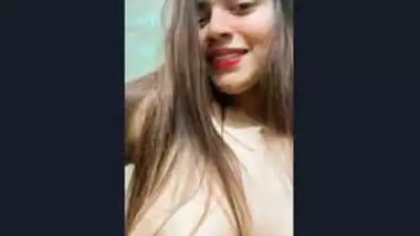 Sexy Desi Girl Showing Her Boobs