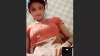 Desi Beautiful Cute Girl Showing