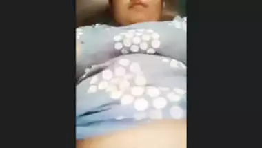 Desi Bhabhi Shows Her Pussy