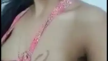 Sexy Bhabhi Showing Her Boobs