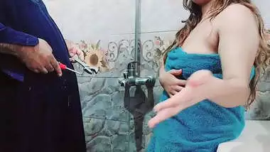 Real Indian Plumber Seduced By Hot Aunty And Fucked With Clear Hindi Voice