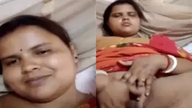 Unsatisfied village Bhabhi fingering her hairy pussy on video call