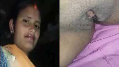 Village Bhabhi lifting her petticoat to show her pussy