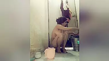 Sexy Desi Girl Record Her Bathing Video