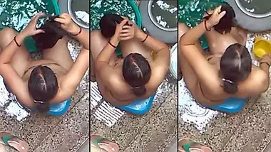 Spy XXX video of village aunty taking bath in outdoor taken by her lewd neighbor