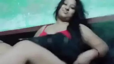 Desi Girl Showing Her Pussy