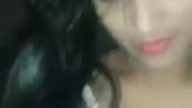 Desi Girl Friend shows her Boobs