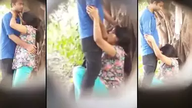 Teen caught giving outdoor blowjob to lover in amazing Desi mms clip