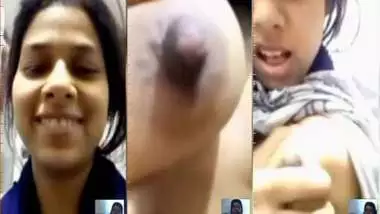 Desi Babe showing boobs on video call