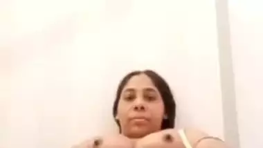 Desi Married Bhabi Showing Pussy