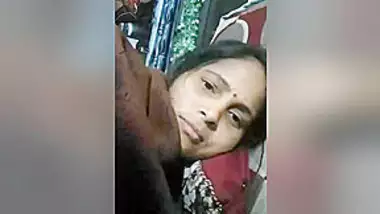 Exclusive- Sexy Look Desi Bhabhi Showing Her Big Boobs On Video Call