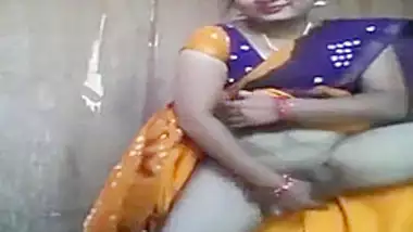 Desi Sexy Aunty Fingering Handjob Saree