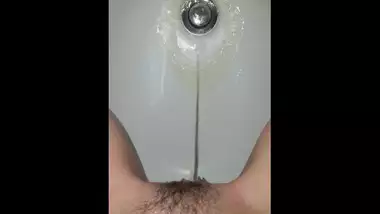 PISSING