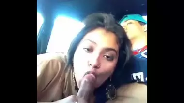 indian gf sucking boyfriend in car