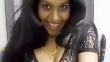 Hot Bhabhi Masturbating - Hot Indian