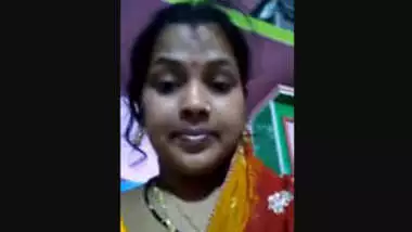 Desi Hot Bhabhi Masturbating