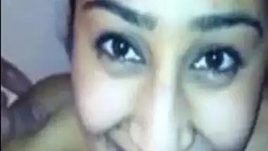 Delhi girl gives an Indian blowjob to her BF in the bathroom