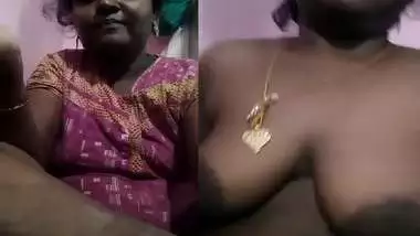 Tamil aunty sex teasing black pussy viral MMS