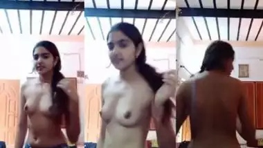18 yr old Bihari girl gets naked in an Indian girl nude MMS
