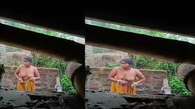 Village neighbor bhabhi outdoor nude bath