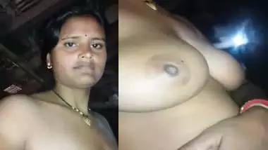 Lonely desi village bhabhi pussy and boobs show